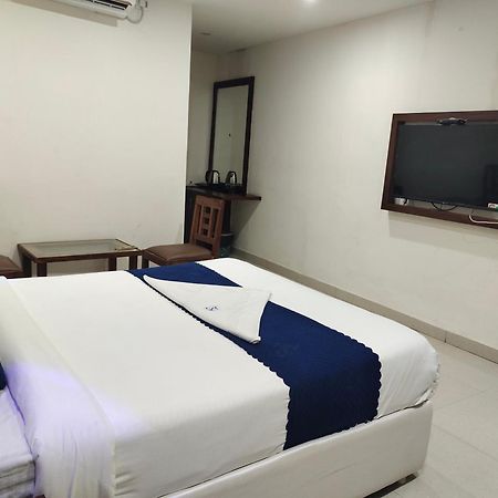 Hotel Skyland Varangal Kültér fotó