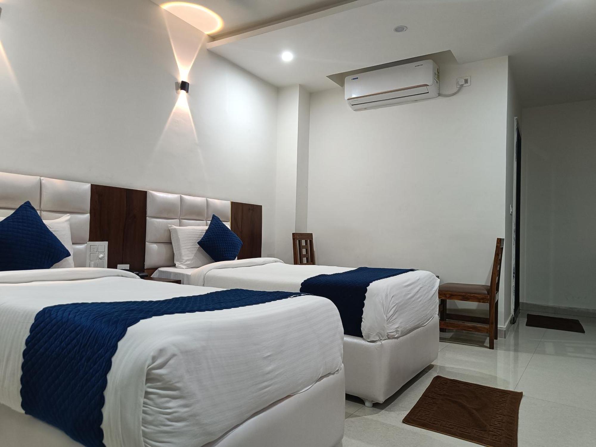 Hotel Skyland Varangal Kültér fotó
