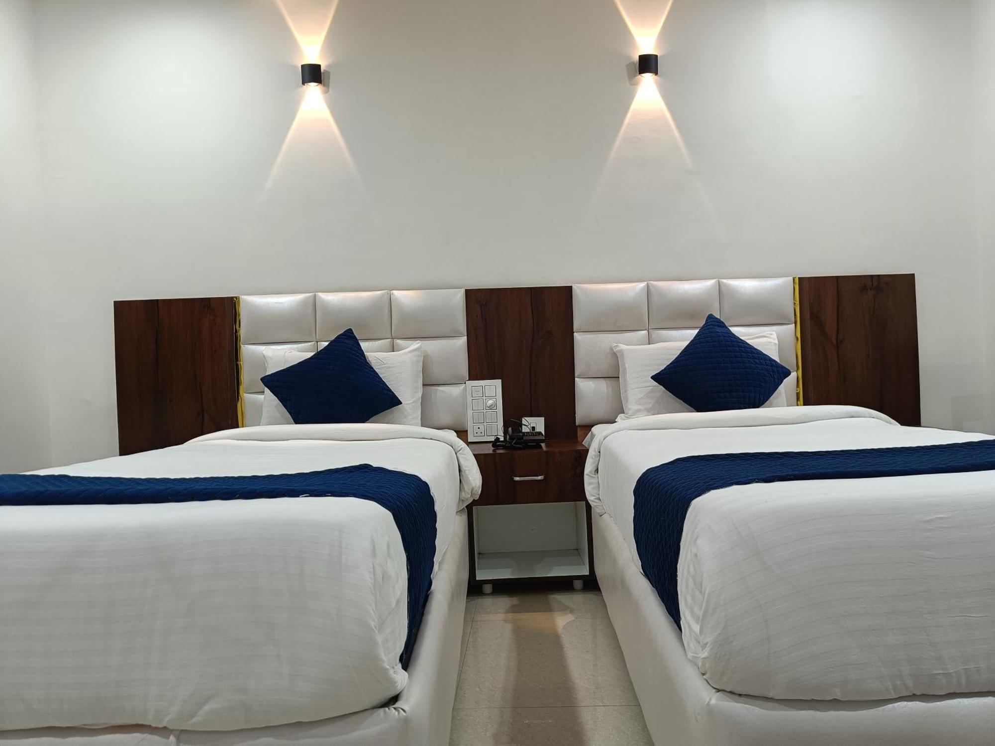 Hotel Skyland Varangal Kültér fotó