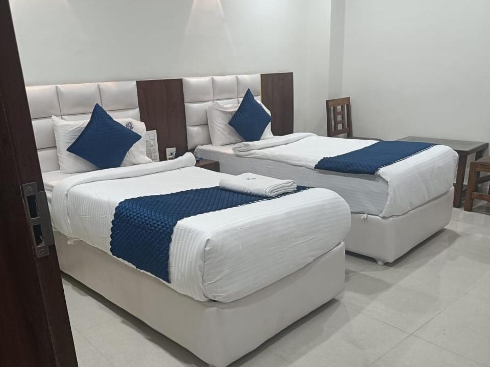 Hotel Skyland Varangal Kültér fotó