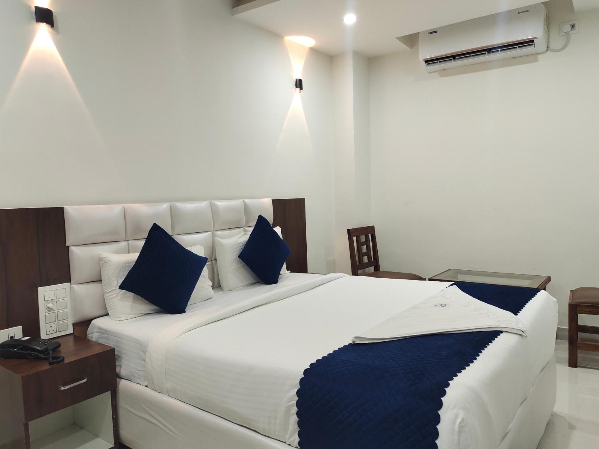 Hotel Skyland Varangal Kültér fotó